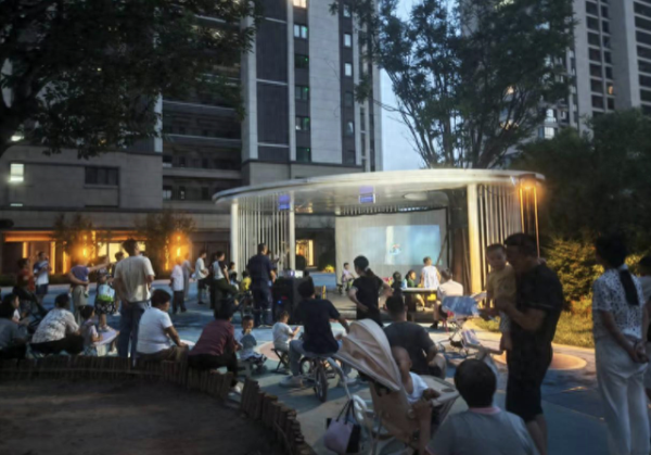 富才配资 南苑街道南苑社区开展“快乐观影 邻里同欢”电影放映活动